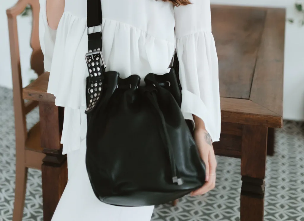 Quer saber como escolher o melhor modelo de bolsas de couro Ideais? Veja dicas essenciais, tipos e cuidados!