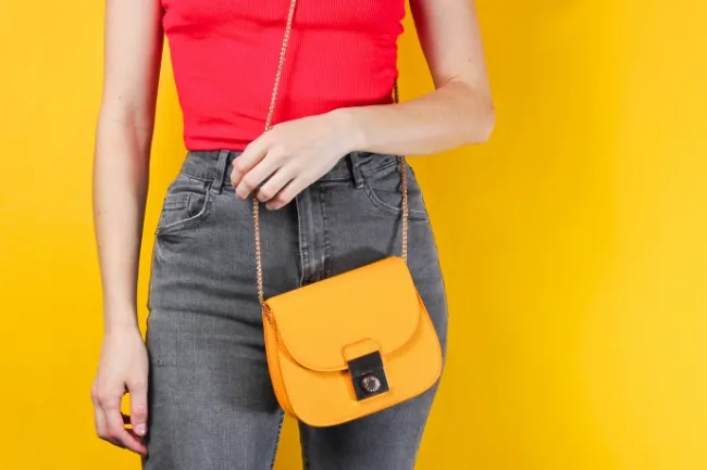 Descubra como escolher a bolsa perfeita para cada ocasião. Guia completo com modelos, materiais, dicas de estilo e combinação. Confira agora!